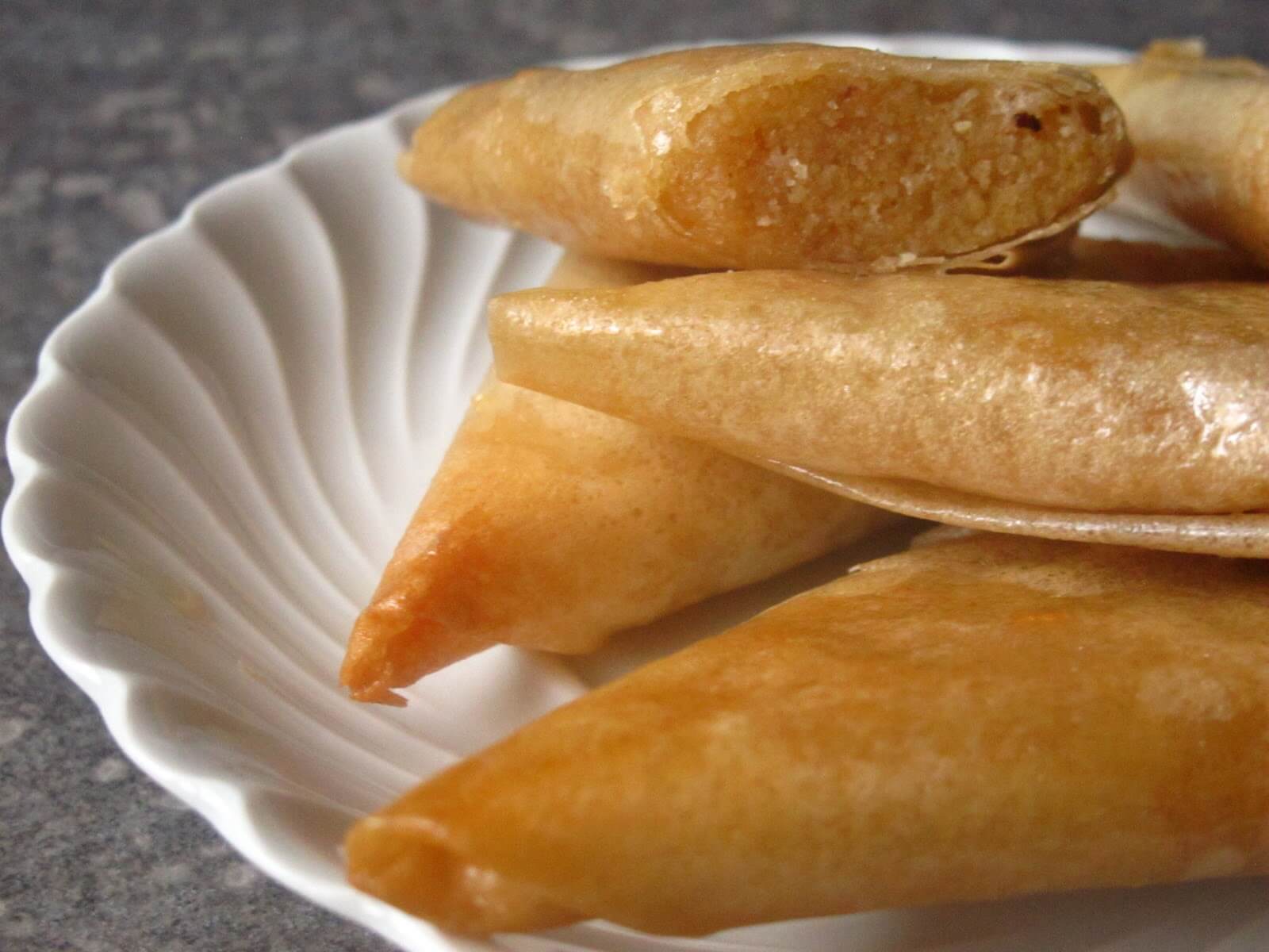 Briouates aux amandes enrobées de miel